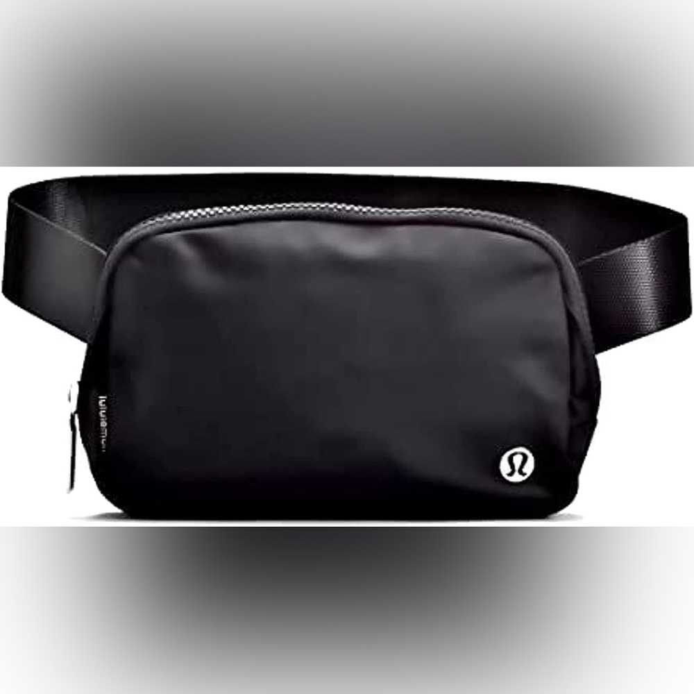Lululemon black belt bag